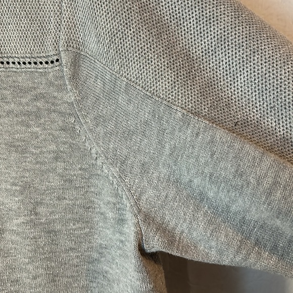 💕3/$15💕 Gray Button-Up Cardigan - Picture 4 of 8